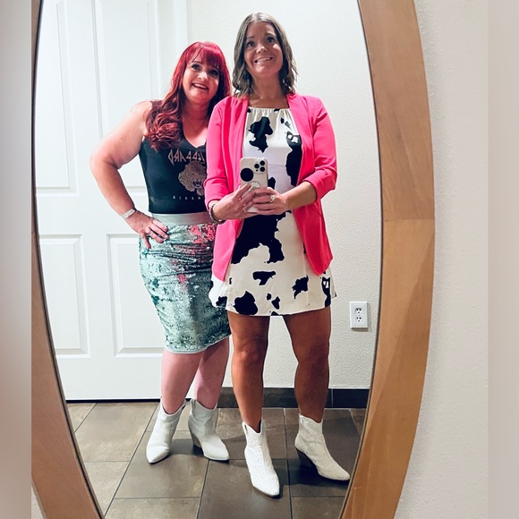 ccdancequeen is LIVE!! 🎉 Like this listing to be notified of my LIVE shows!! - Picture 3 of 15